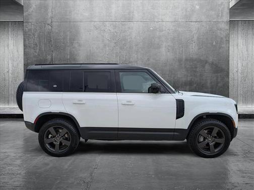 2023 Land Rover Defender 110 SE