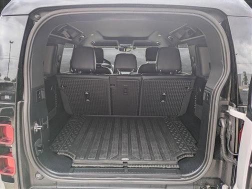 2023 Land Rover Defender 110 SE