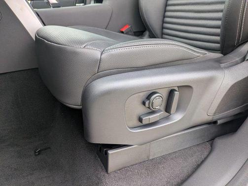 2025 Land Rover Discovery P300 S