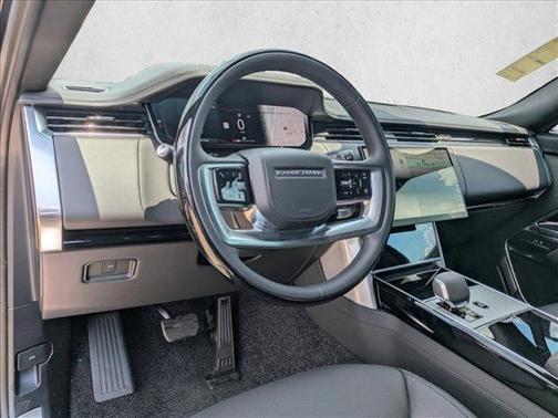 2025 Land Rover Range Rover P400 SE 7 Seat