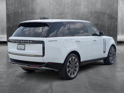 2025 Land Rover Range Rover P400 SE