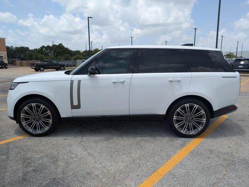 2025 Land Rover Range Rover P400 SE