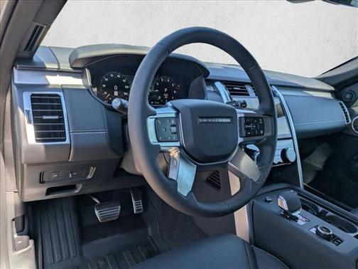 2025 Land Rover Discovery P300 Dynamic SE