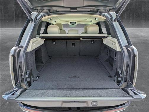 2025 Land Rover Range Rover P530 SE