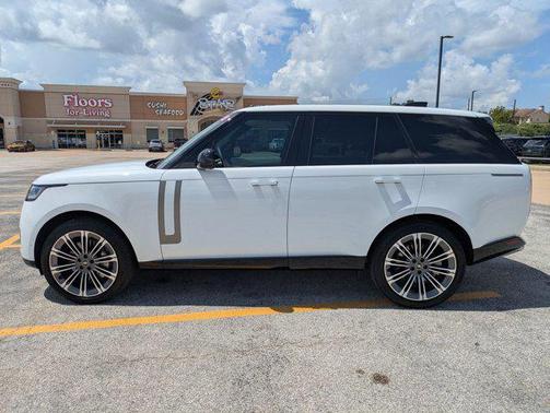 2025 Land Rover Range Rover P530 SE
