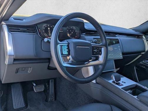 2025 Land Rover Range Rover P530 SE 7 Seat