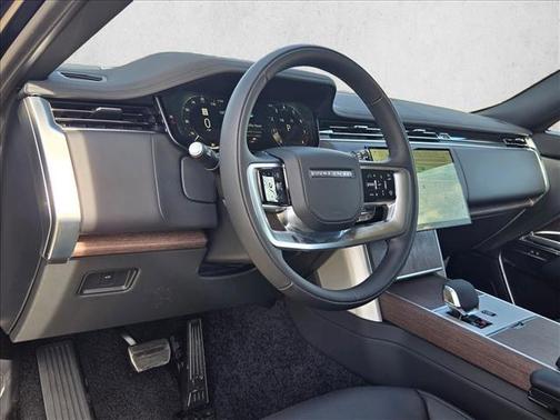 2025 Land Rover Range Rover P530 SE 7 Seat