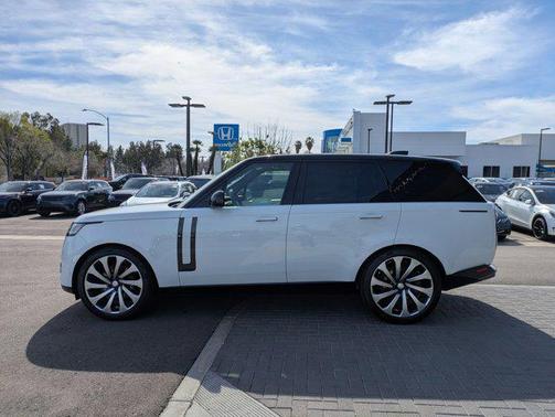2025 Land Rover Range Rover P530 SE