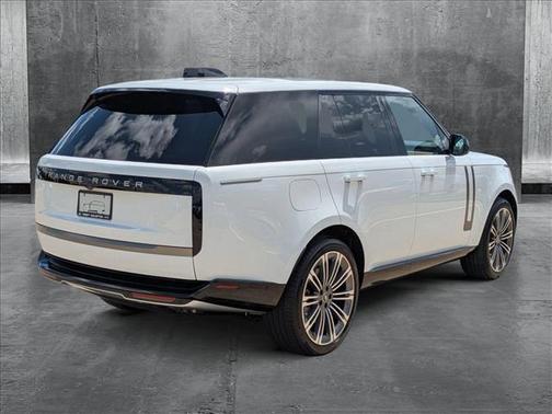 2025 Land Rover Range Rover P530 SE