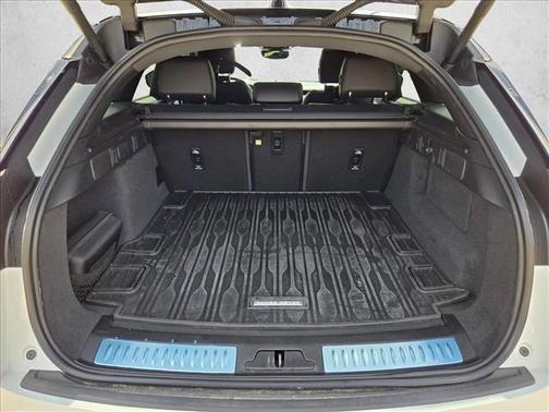 Fuji White 2026 Land Rover Range Rover Velar P250 SE R-Dynamic