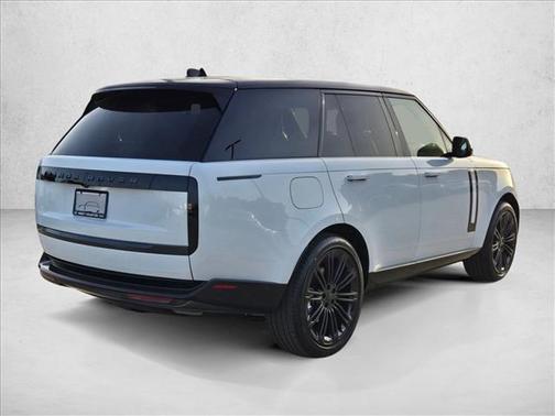 Fuji White 2026 Land Rover Range Rover P400 SE