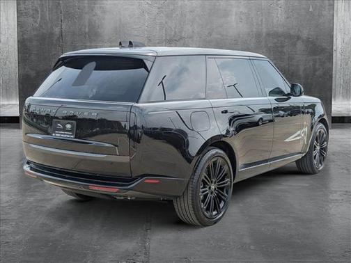 2025 Land Rover Range Rover P530 SE 7 Seat