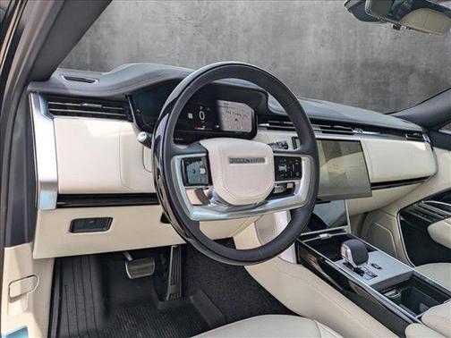 2025 Land Rover Range Rover P530 SE 7 Seat