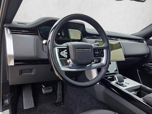 Santorini Black Metallic 2026 Land Rover Range Rover P400 SE