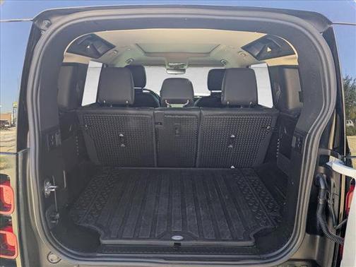 2024 Land Rover Defender 110 P300