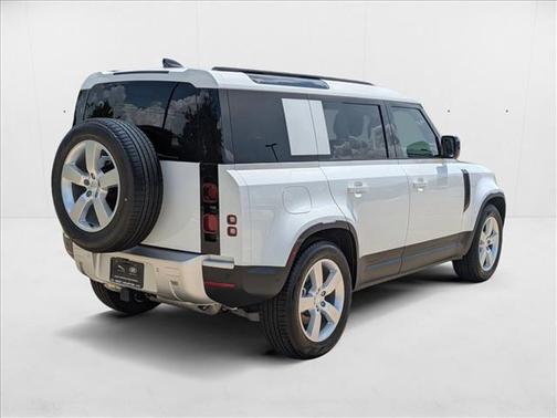 2025 Land Rover Defender 110 P300