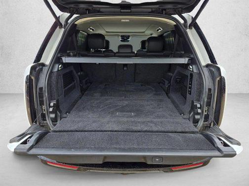 Fuji White 2025 Land Rover Range Rover P400 SE 7 Seat