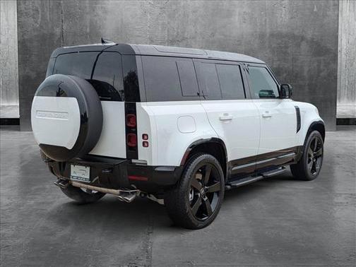 2025 Land Rover Defender 110 P500 X-Dynamic SE