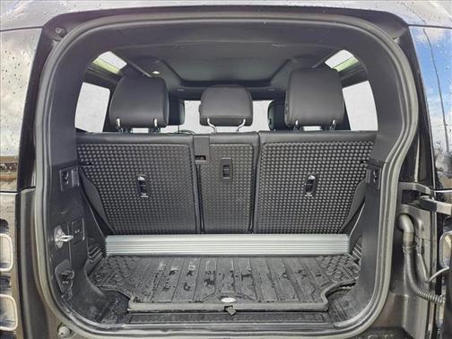 2023 Land Rover Defender V8