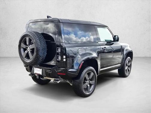 2023 Land Rover Defender V8