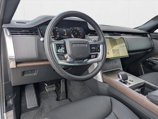 2025 Land Rover Range Rover P530 SE