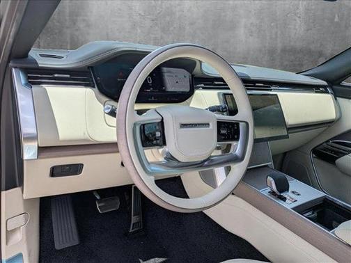 2025 Land Rover Range Rover P530 SE