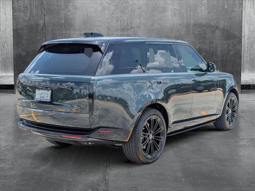 2025 Land Rover Range Rover P530 SE