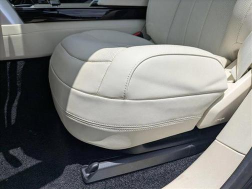 2025 Land Rover Range Rover P400 SE 7 Seat