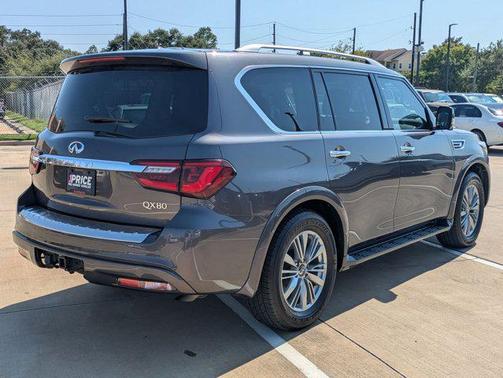 2022 INFINITI QX80 Luxe