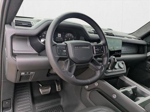 2025 Land Rover Defender 110 V8