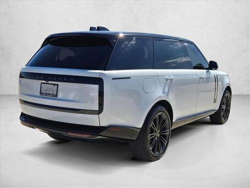Fuji White 2026 Land Rover Range Rover P400 SE 7 Seat