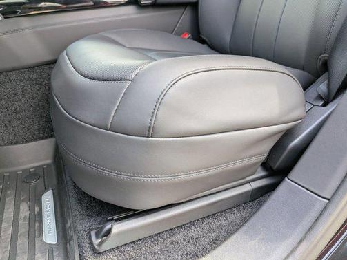 2025 Land Rover Range Rover P400 SE 7 Seat