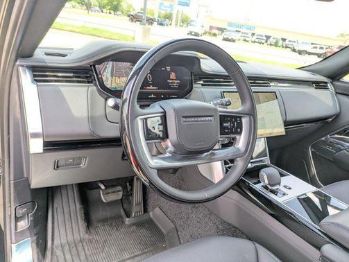 2025 Land Rover Range Rover P400 SE 7 Seat
