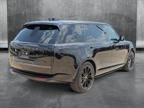 2025 Land Rover Range Rover P400 SE 7 Seat