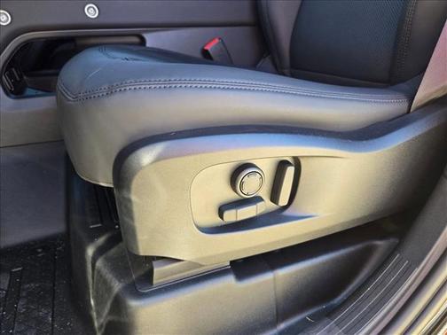 2026 Land Rover Defender P400 X-Dynamic SE