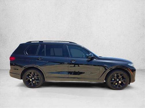 Black Sapphire Metallic 2021 BMW X7 xDrive40i
