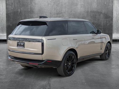 2025 Land Rover Range Rover P530 SE 7 Seat