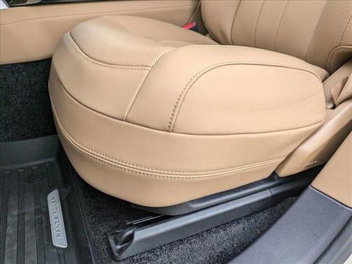 2025 Land Rover Range Rover P530 SE 7 Seat