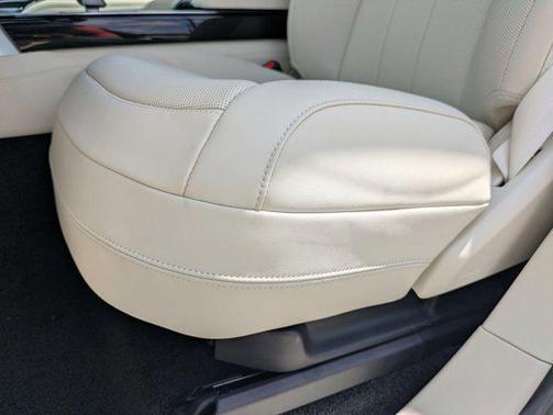 2025 Land Rover Range Rover P530 SE 7 Seat