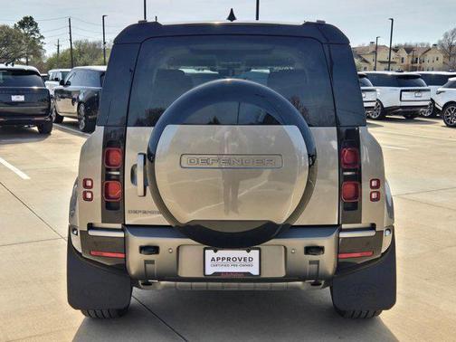 2024 Land Rover Defender 110 P400 X-Dynamic SE