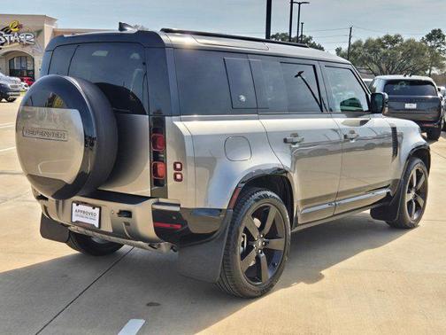 2024 Land Rover Defender 110 P400 X-Dynamic SE