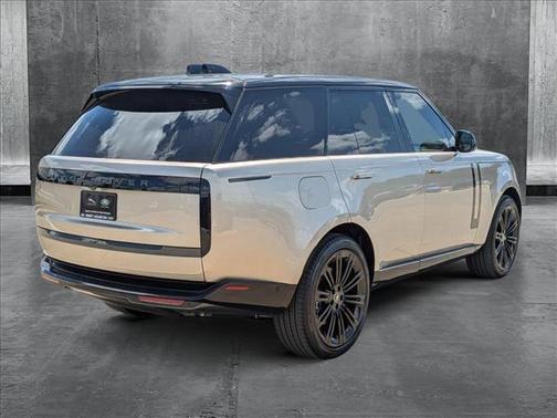 2025 Land Rover Range Rover P530 SE