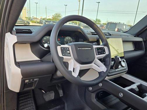 2026 Land Rover Defender P400 X-Dynamic SE