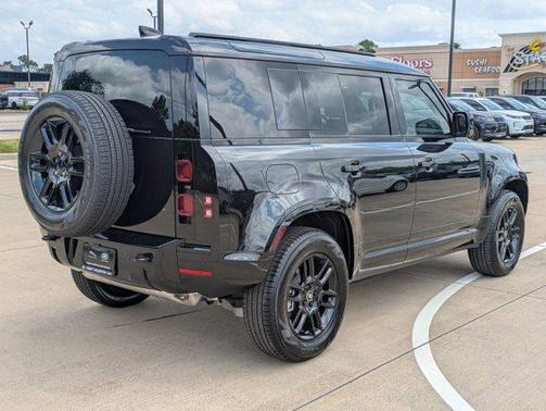 2025 Land Rover Defender 110 P400 X-Dynamic SE