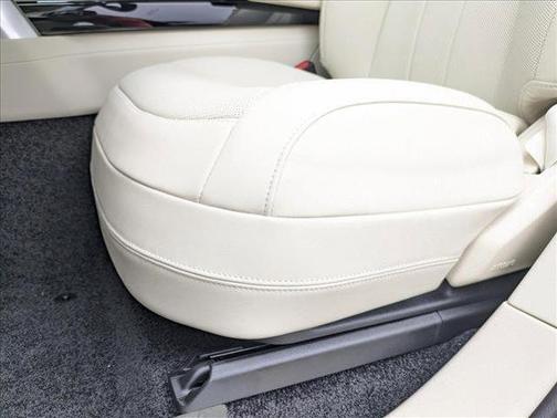 2025 Land Rover Range Rover P550e SE