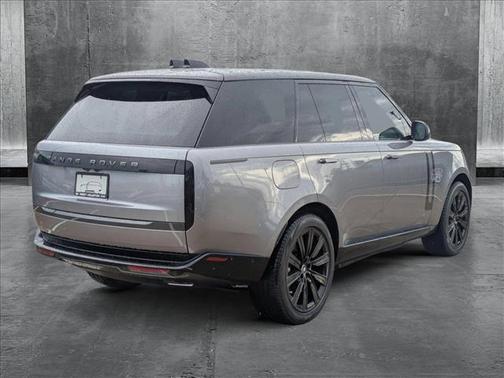 2025 Land Rover Range Rover P550e SE