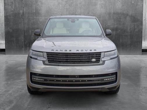 2025 Land Rover Range Rover P550e SE