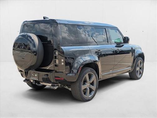 2025 Land Rover Defender 110 V8