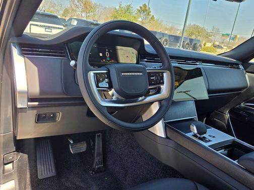 2026 Land Rover Range Rover P550e SE