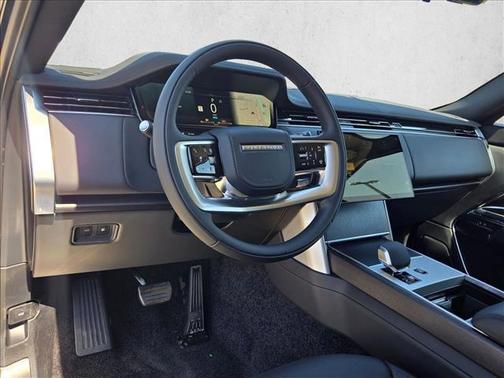 2026 Land Rover Range Rover P550e SE